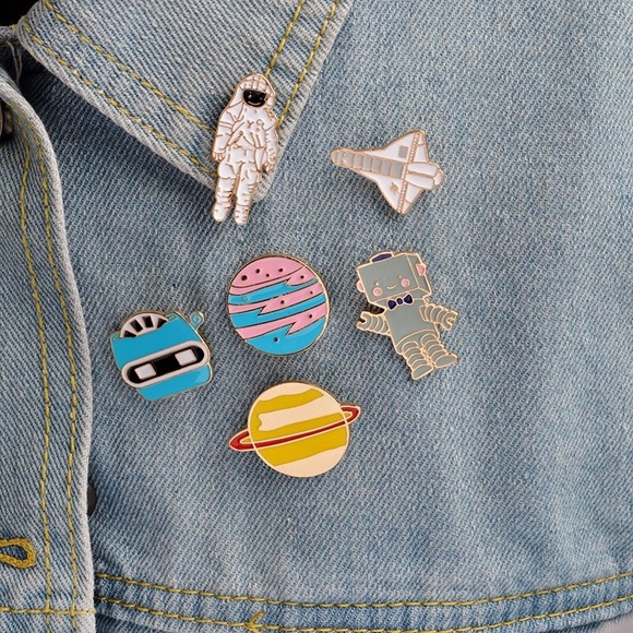 💙6pcs. Planets Space Astronaut Robot Pin Set💙 - Picture 4 of 5